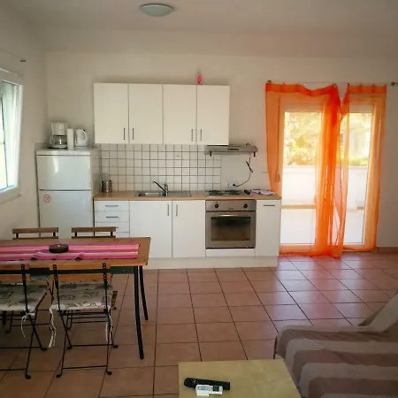 Family Friendly Island Rab Apartment *