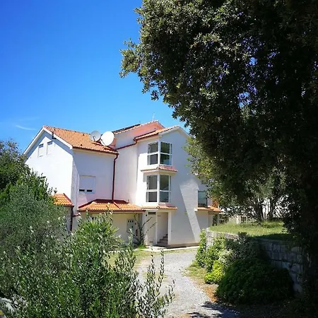 Family Friendly Island Rab Apartment *