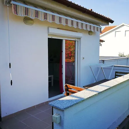 Family Friendly Island Rab Apartment *