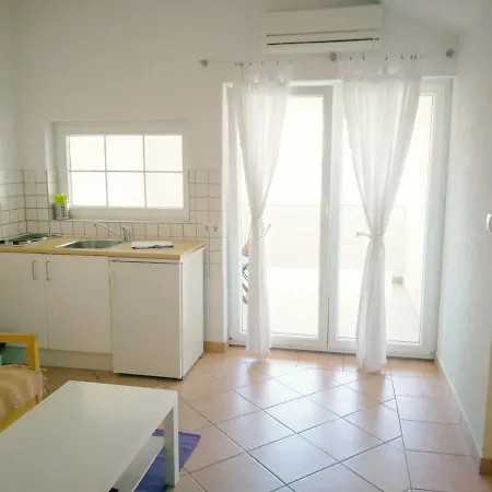 Family Friendly Island Rab Apartment *