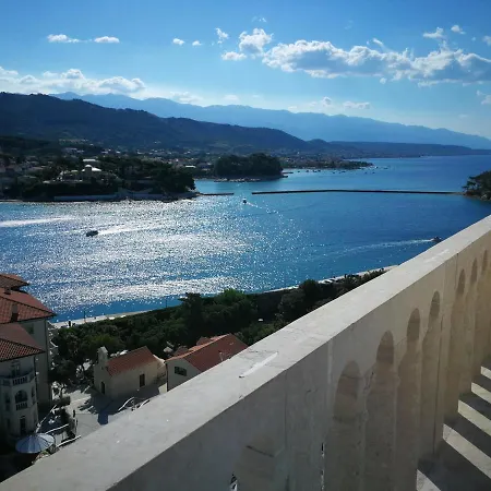 Family Friendly Island Rab Apartment *